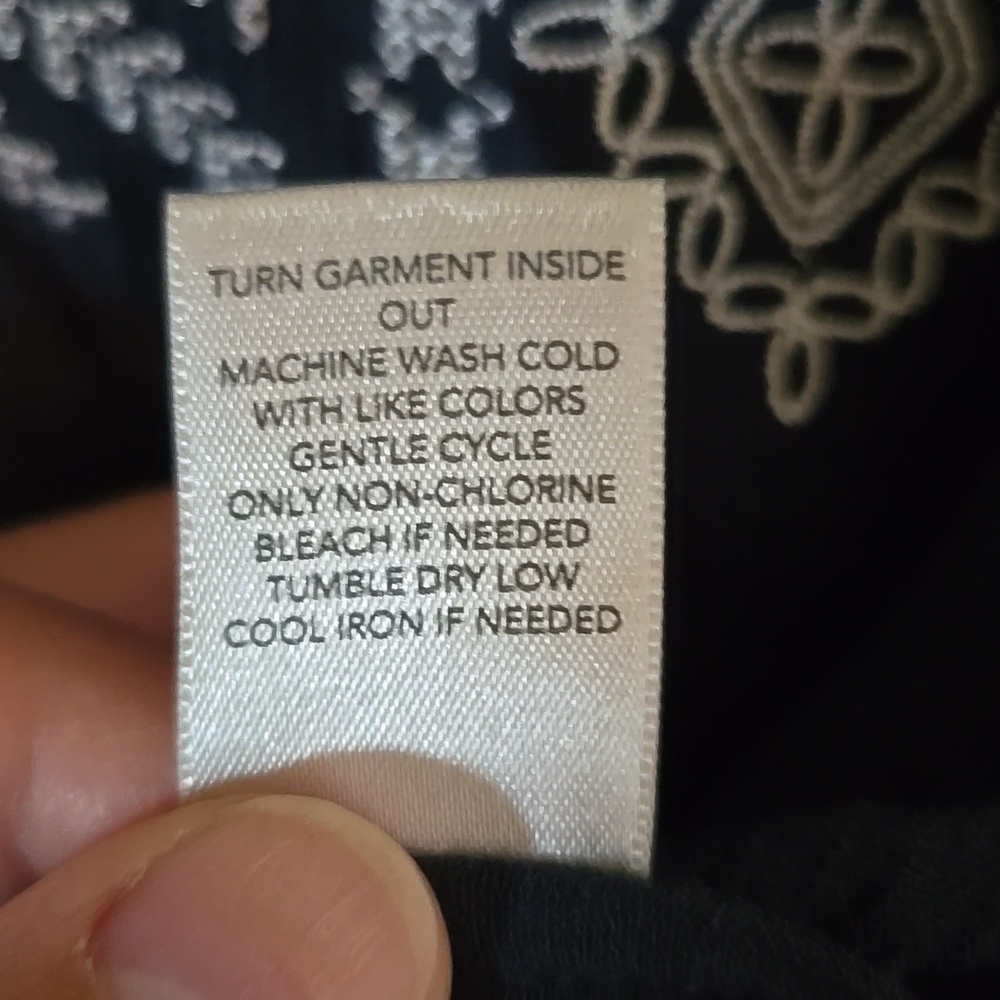 Christopher & Banks Navy Embroidered Top Size Medium - Picture 8 of 8